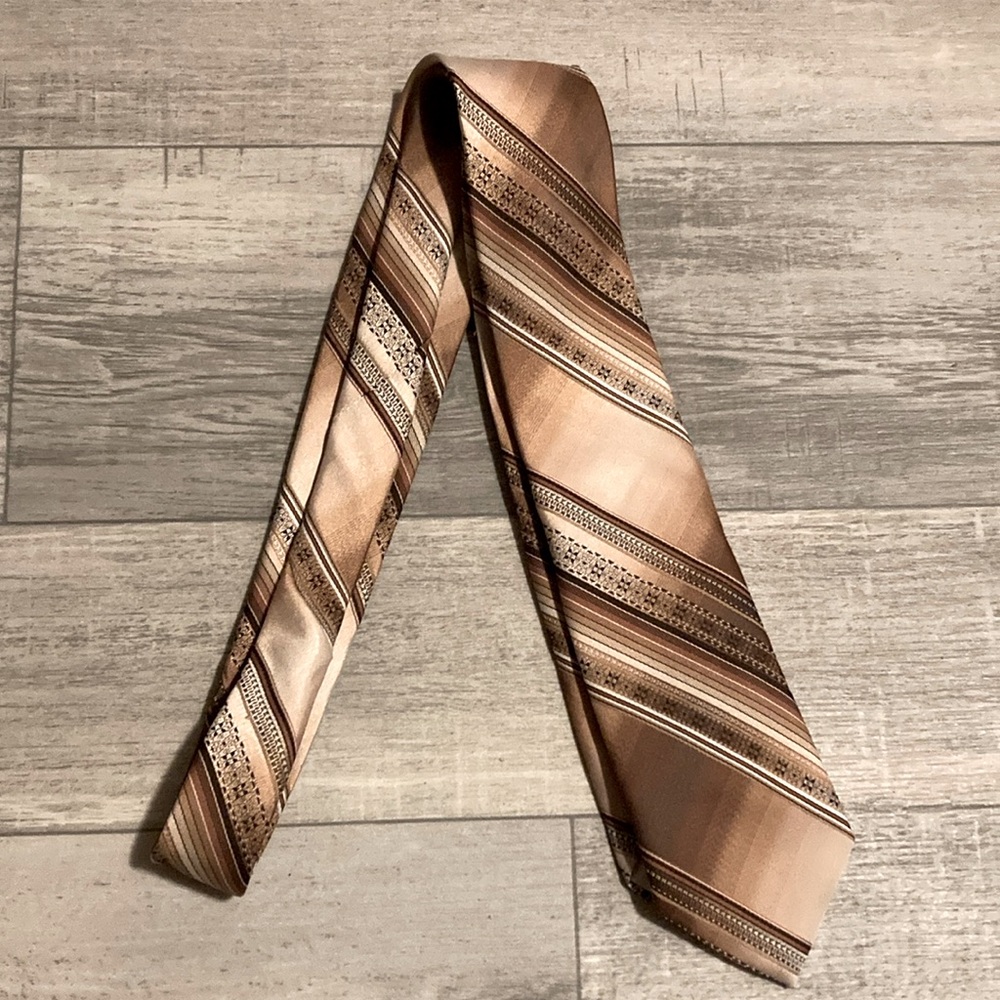 Neck tie. Neutral tones.
